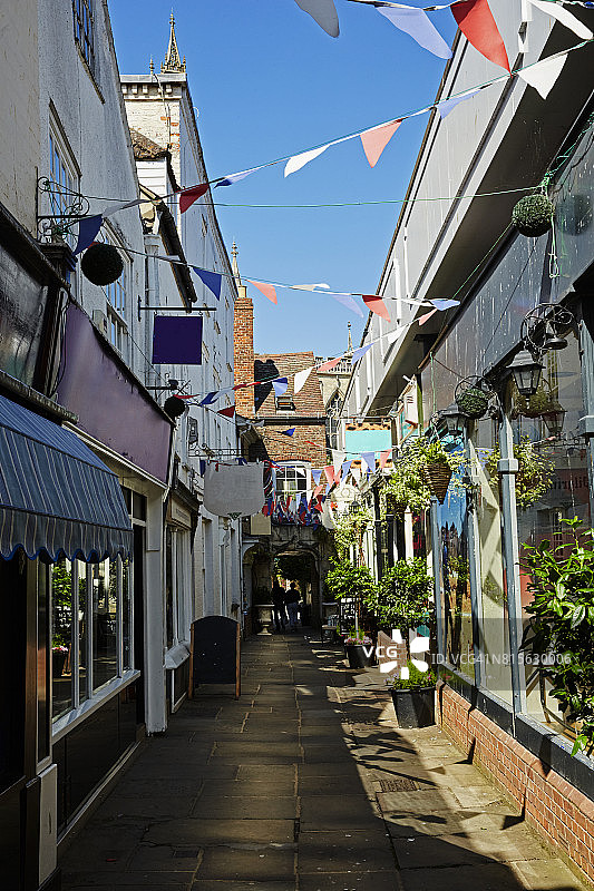 格洛斯特学院的绿色人行道图片素材
