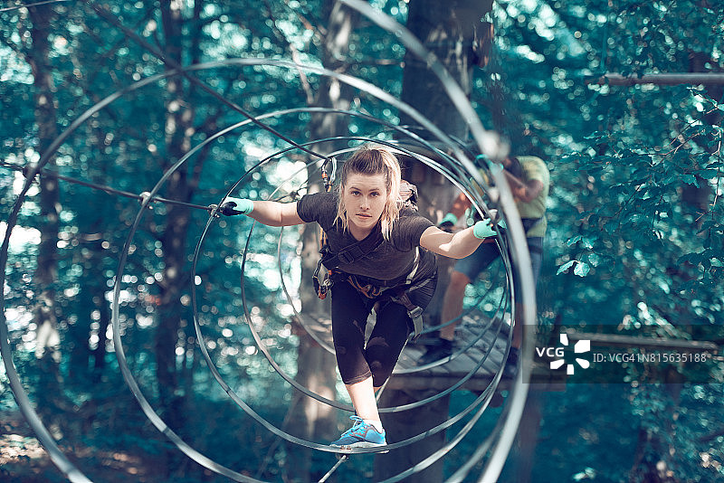 森林中的障碍赛道图片素材