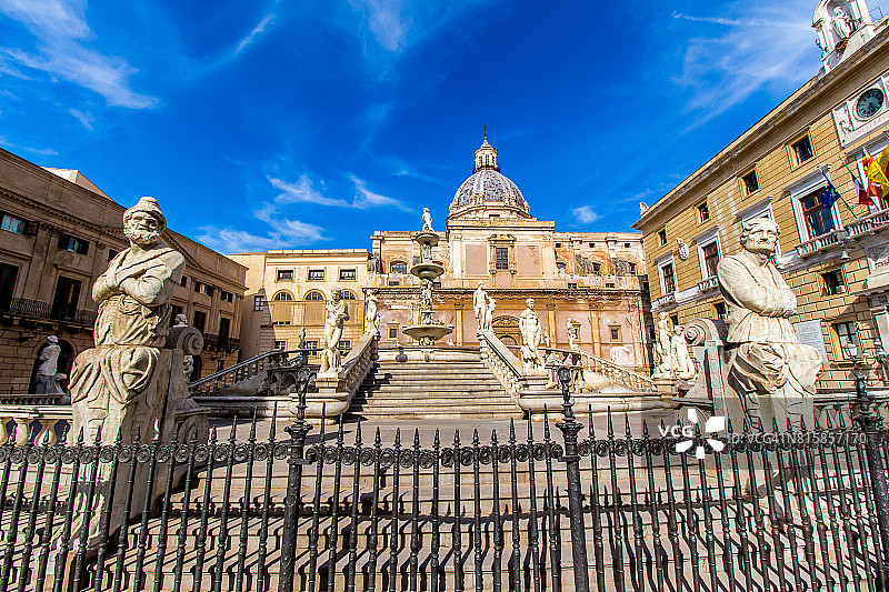 意大利巴勒莫羞耻广场的普雷托利亚喷泉图片素材