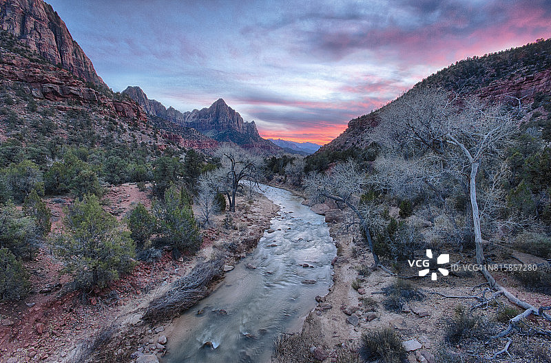 锡安国家公园维尔京河风光（犹他州）图片素材