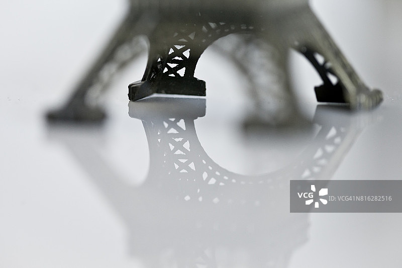 埃菲尔铁塔倒影图片素材