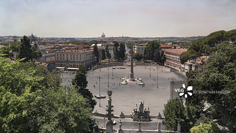 从平乔山观看人民广场、方尖碑和圣彼得大教堂，意大利罗马图片素材