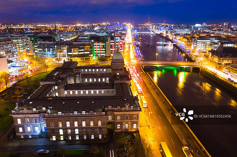 爱尔兰都柏林城市夜景天际线图片素材