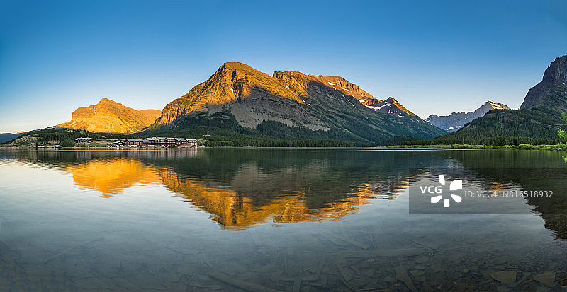 黎明时的斯威夫特科伦特湖图片素材