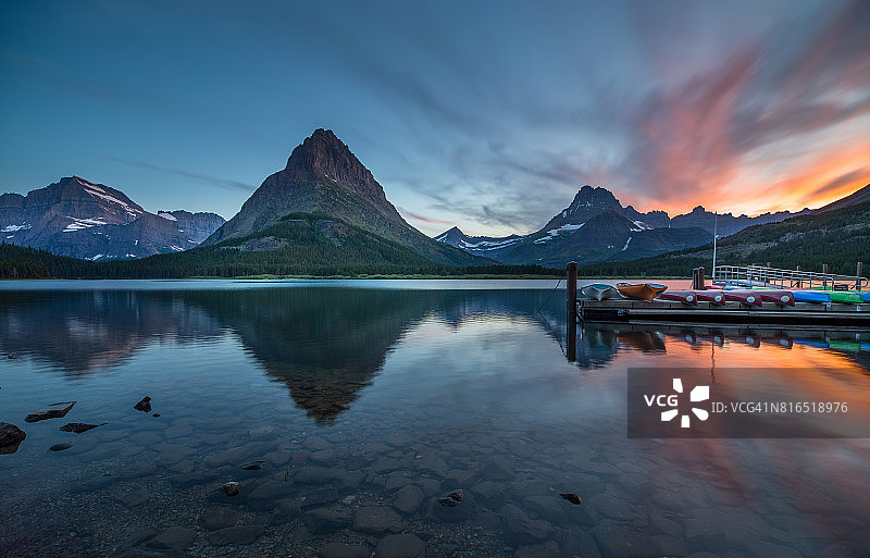 黎明时的斯威夫特科伦特湖图片素材