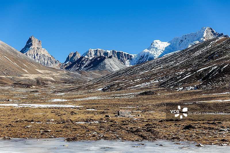 冬季拉春零点雪山风光图片素材