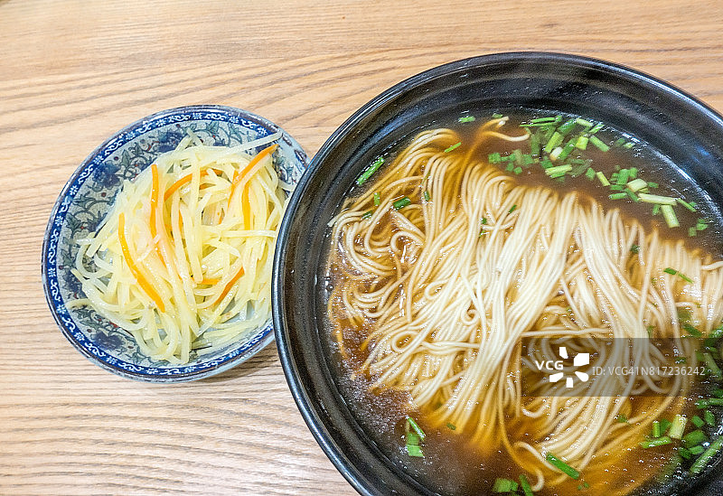 中式美食面条汤图片素材