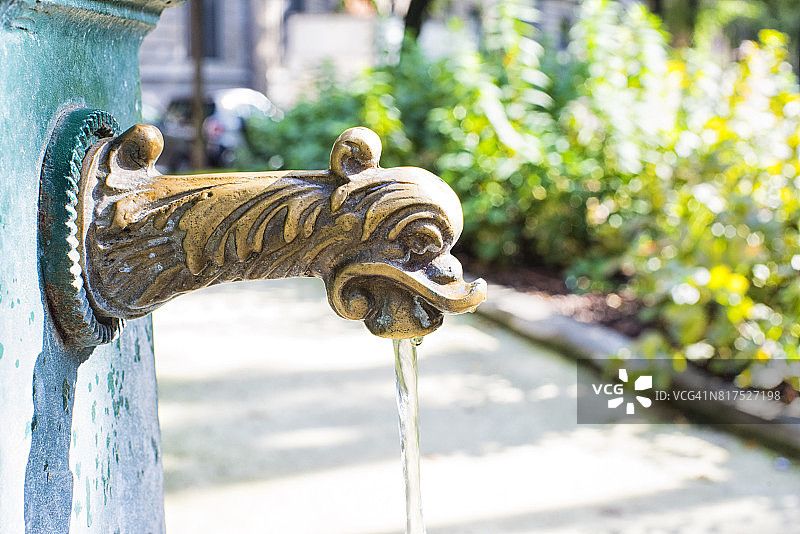 滴水嘴兽喷泉图片素材