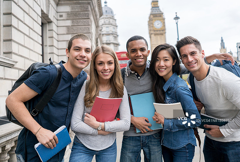 在伦敦的交换生团体图片素材