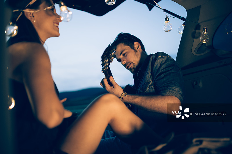 嬉皮士情侣放松休闲图片素材