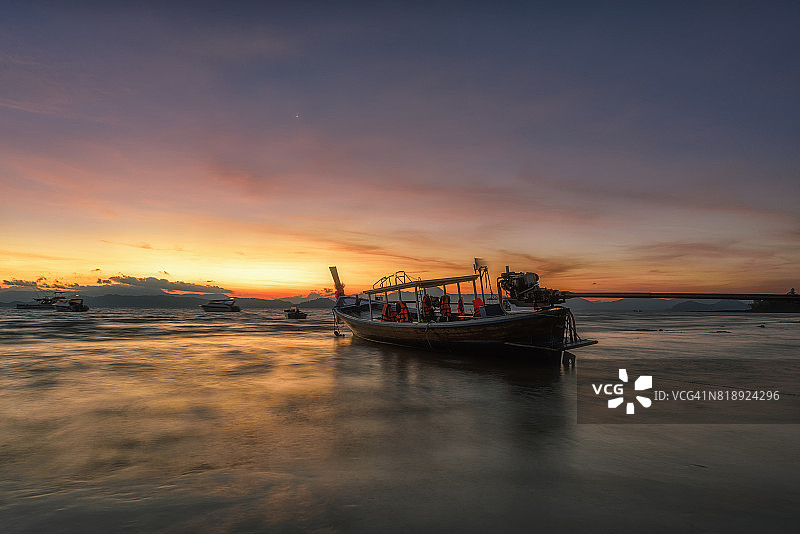 日落时分美丽的阁帕延海滩图片素材