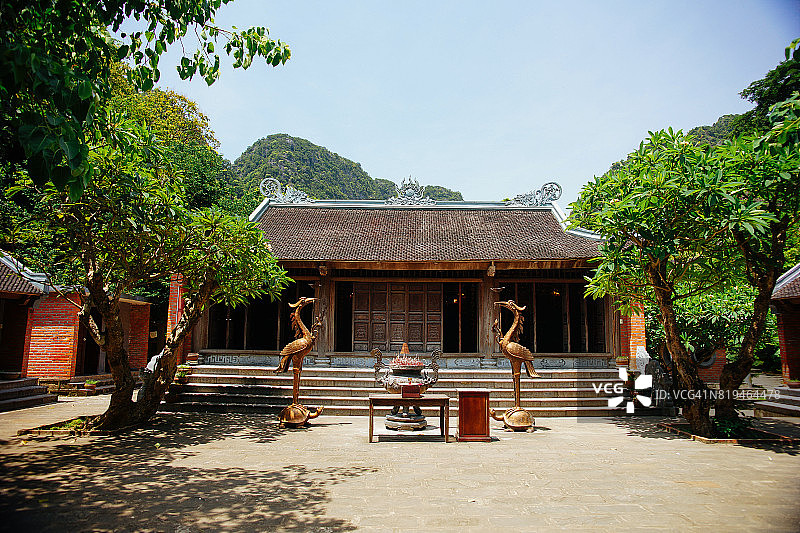 越南宁平三谷的小佛塔图片素材