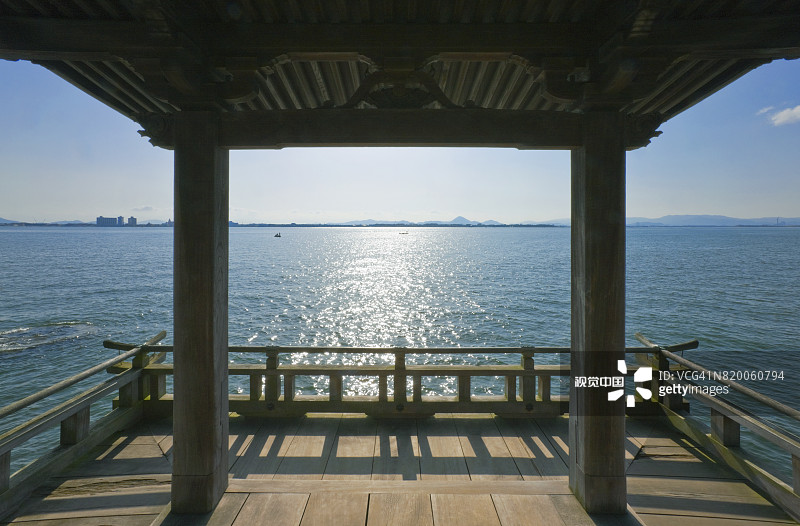 日本滋贺县琵琶湖的浮御堂图片素材