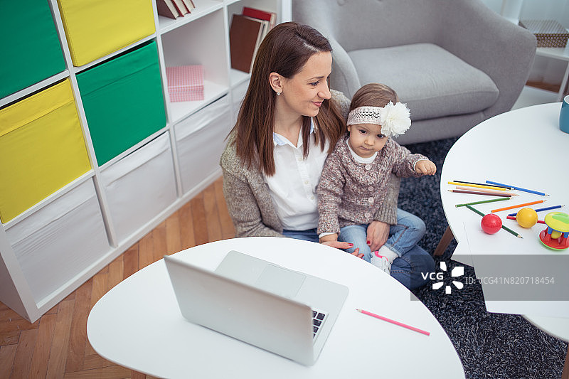 可爱的小宝贝图片素材