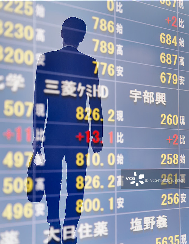股票行情与商人的双重曝光图片素材