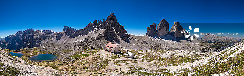 意大利多洛米蒂山拉瓦莱多三峰全景图片素材