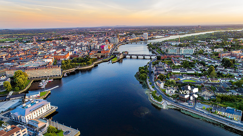 爱尔兰利默里克市中心鸟瞰图图片素材