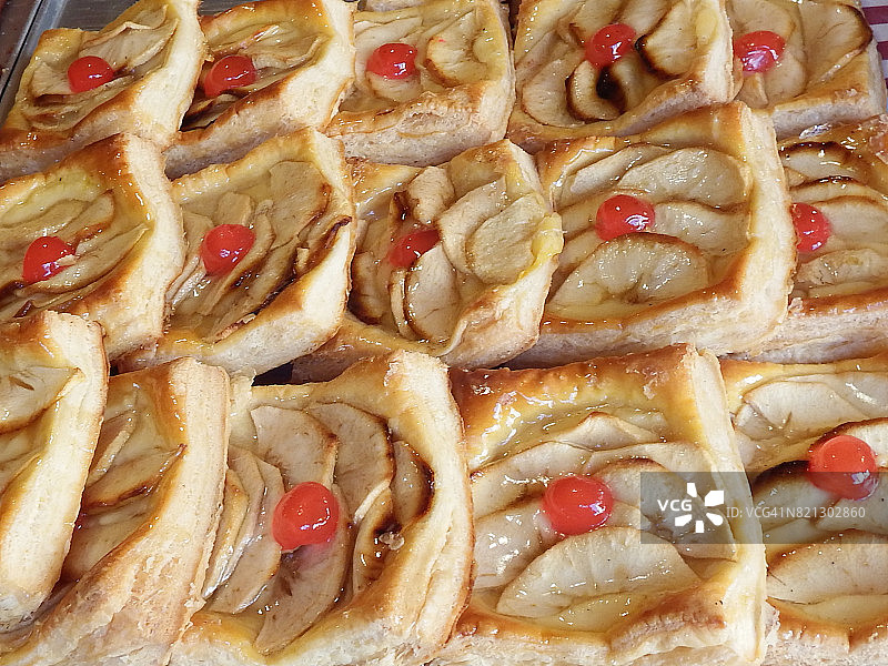 街边商店里的苹果派糕点图片素材