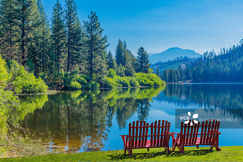 加州国王峡谷国家公园休谟湖的春日清晨图片素材