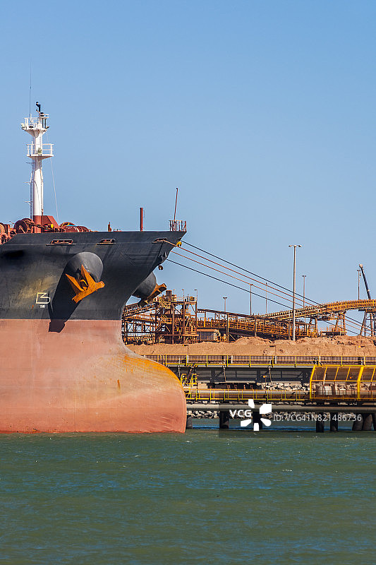 澳大利亚黑德兰港的铁矿石船图片素材