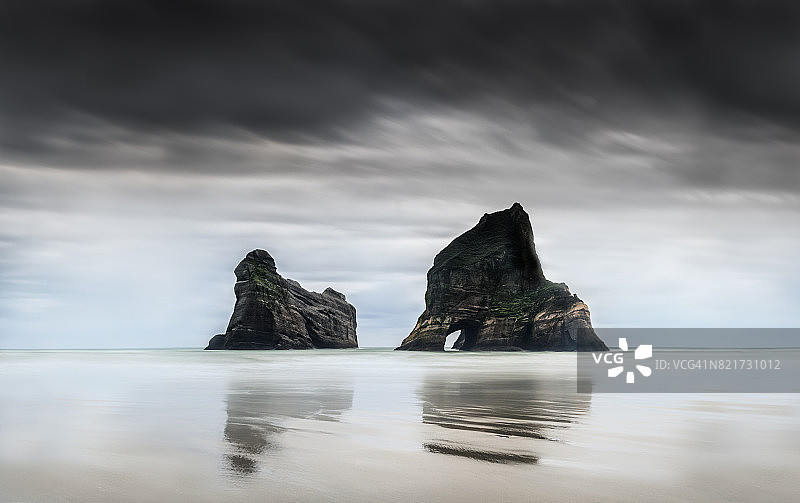 瓦拉里基海滩拱门，告别角图片素材