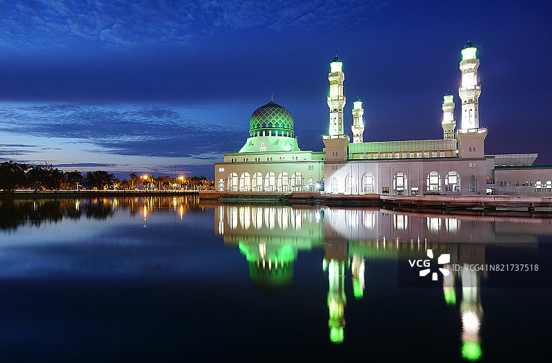 马来西亚沙巴哥打京那巴鲁市清真寺图片素材