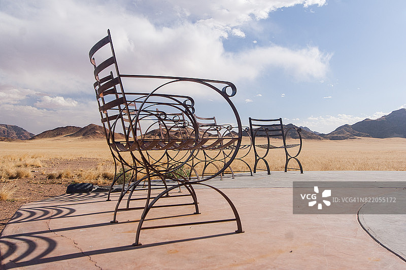 半干旱地区露台上的椅子图片素材