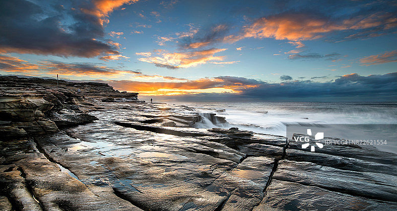 悉尼马鲁布拉马洪泳池的巨浪图片素材