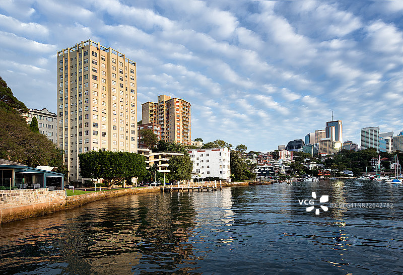 从麦克马洪角渡轮码头眺望悉尼海港图片素材