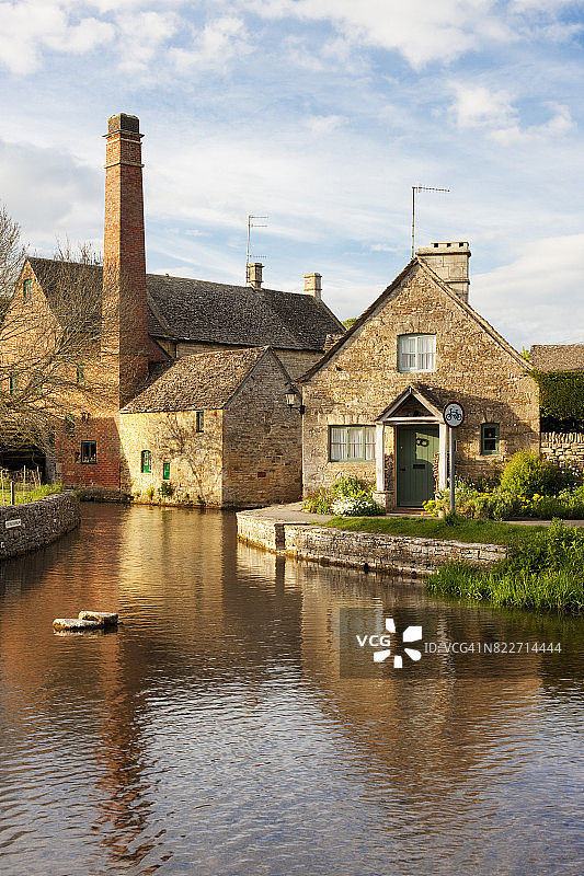 科茨沃尔德格洛斯特郡下斯劳特村图片素材