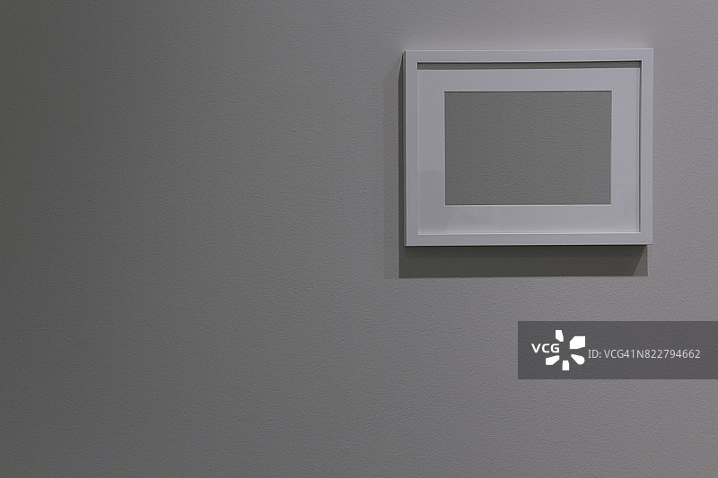 墙上的相框图片素材