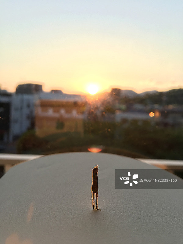 观赏日落剪影图片素材