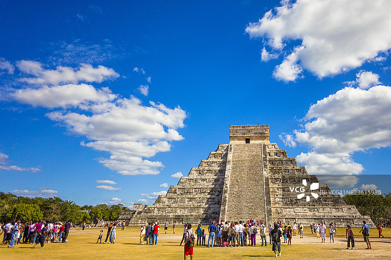 奇琴伊察库库尔坎金字塔的建筑美景，这座前哥伦布时期的城市位于墨西哥尤卡坦州图片素材