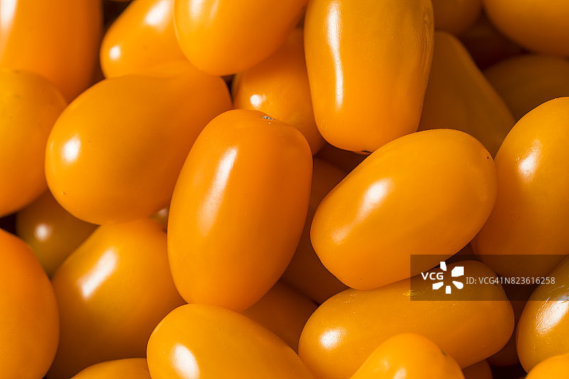 新鲜有机橙色樱桃番茄图片素材