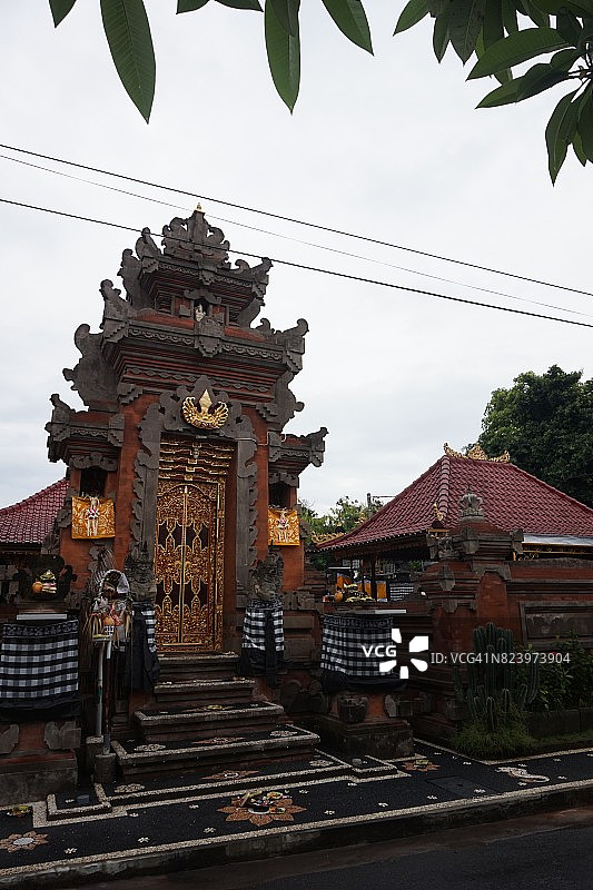 印度尼西亚巴厘岛贝诺瓦传统巴厘房屋入口图片素材