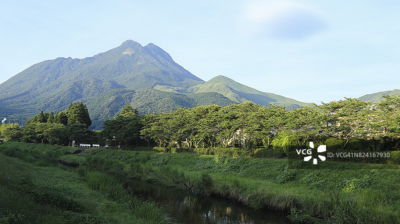 2017年夏季由布院的由布岳图片素材