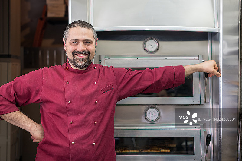 意大利糕点制作：糕点师的店主肖像图片素材