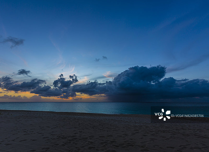 安圭拉米德湾海滩日落图片素材