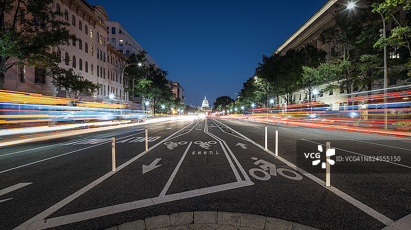 华盛顿特区宾夕法尼亚大道西北段夜景图片素材