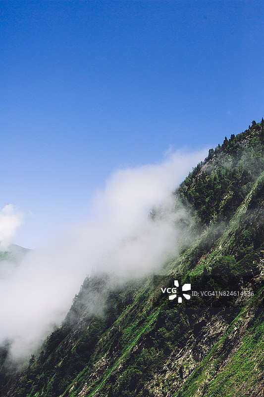 山上的云彩图片素材