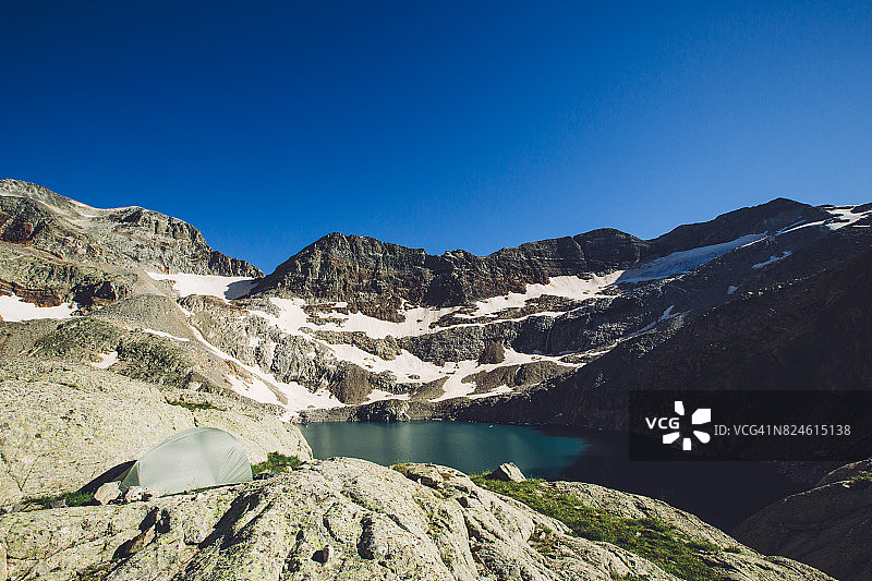 拉克杜波蒂隆湖露营图片素材