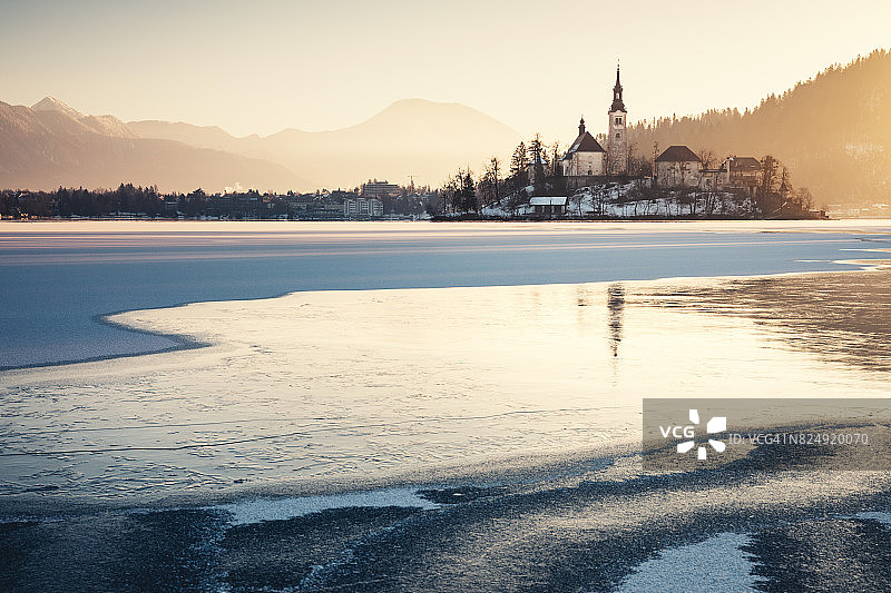 布莱德岛日出图片素材