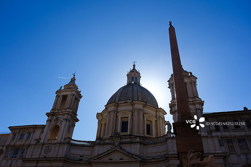 阿戈内圣阿涅塞教堂的方尖碑和塔楼图片素材
