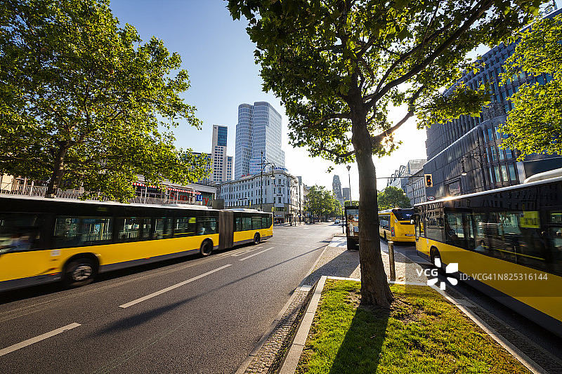 库尔菲斯滕达姆大街上的公共汽车图片素材