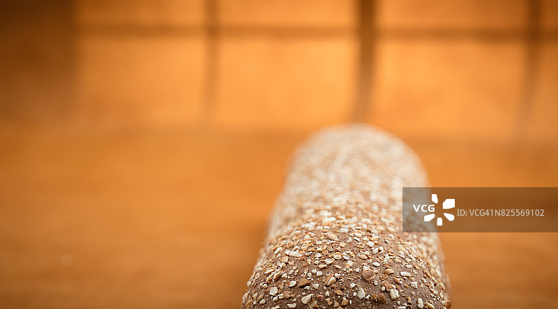 南瓜籽葵花籽法棍面包图片素材