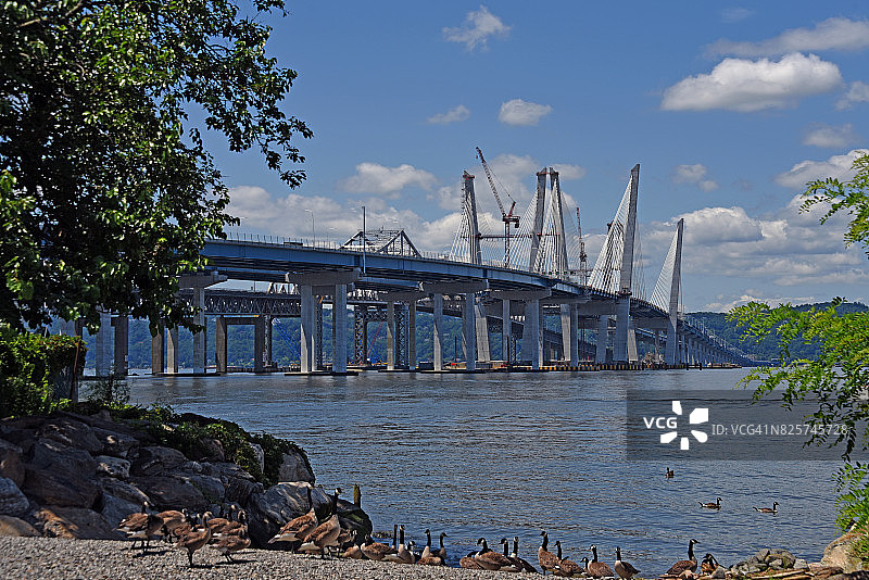 纽约州建造的新塔潘泽大桥将被命名为马里奥·M·科莫大桥.图片素材