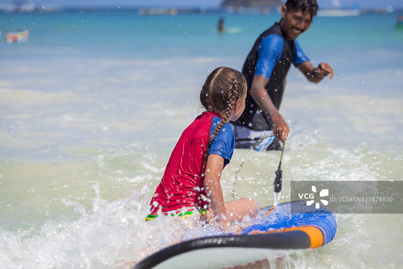 第一次冲浪课程图片素材