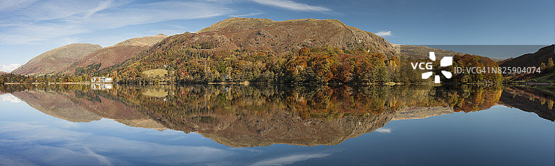 秋季格拉斯米尔湖的倒影，英国湖区图片素材