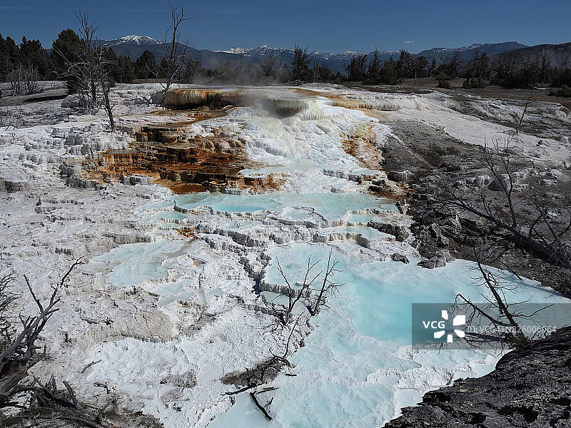 石灰华池，猛犸温泉上层环线图片素材