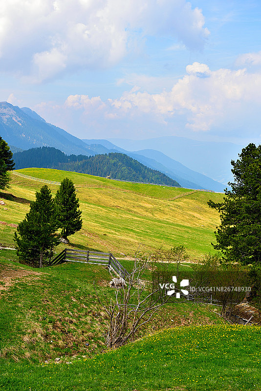 富内斯山谷风光（意大利）图片素材